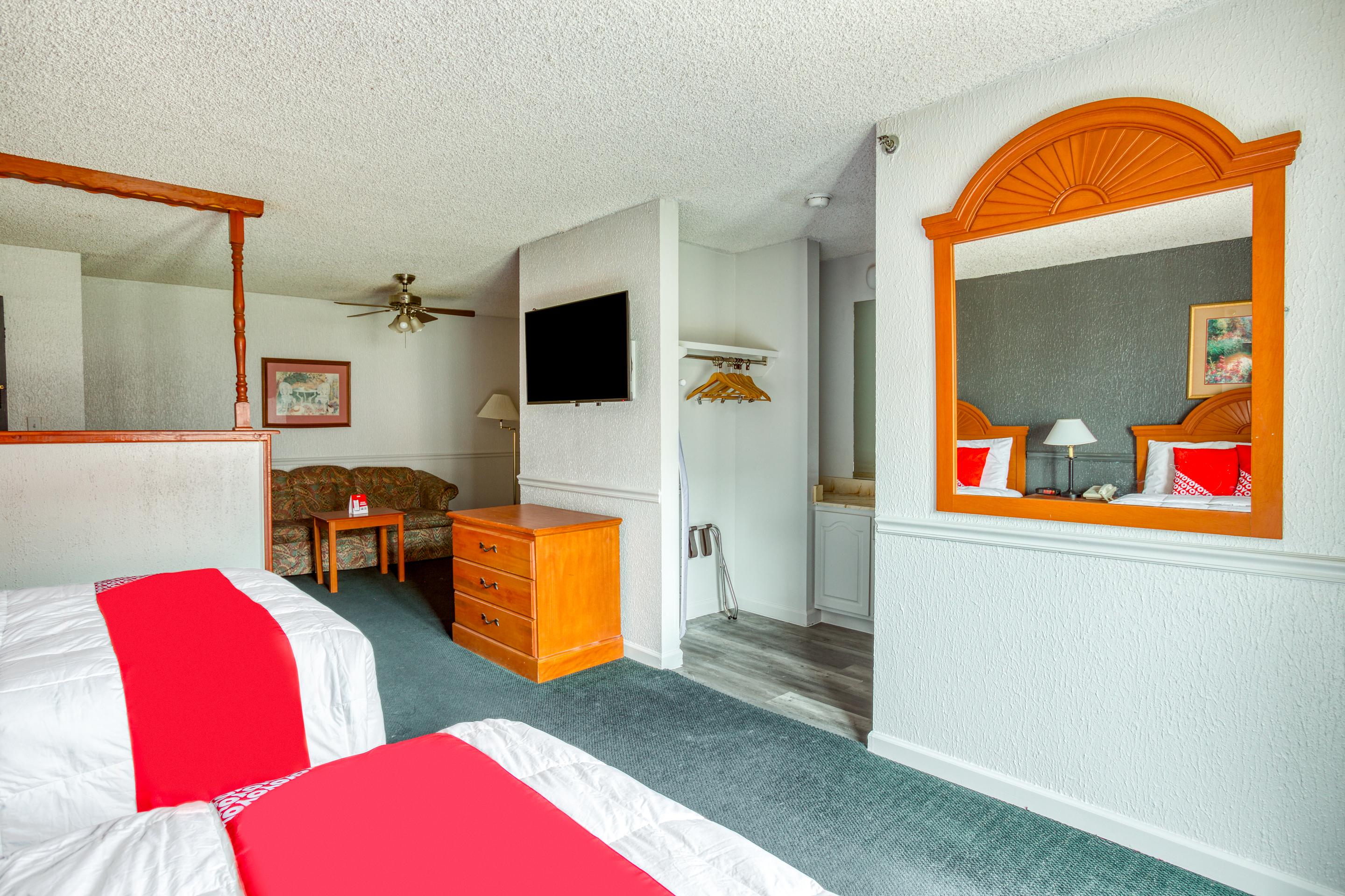 Oyo Townhouse Tulsa Woodland Hills Hotel Exterior photo